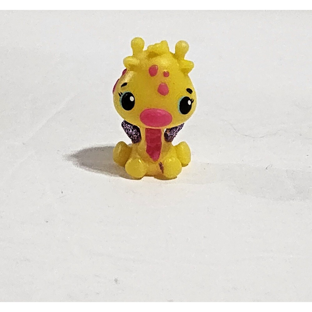 Hatchimals Colleggtibles Savannah the Giraffe Yellow & Pink PVC Figure Mini 1"